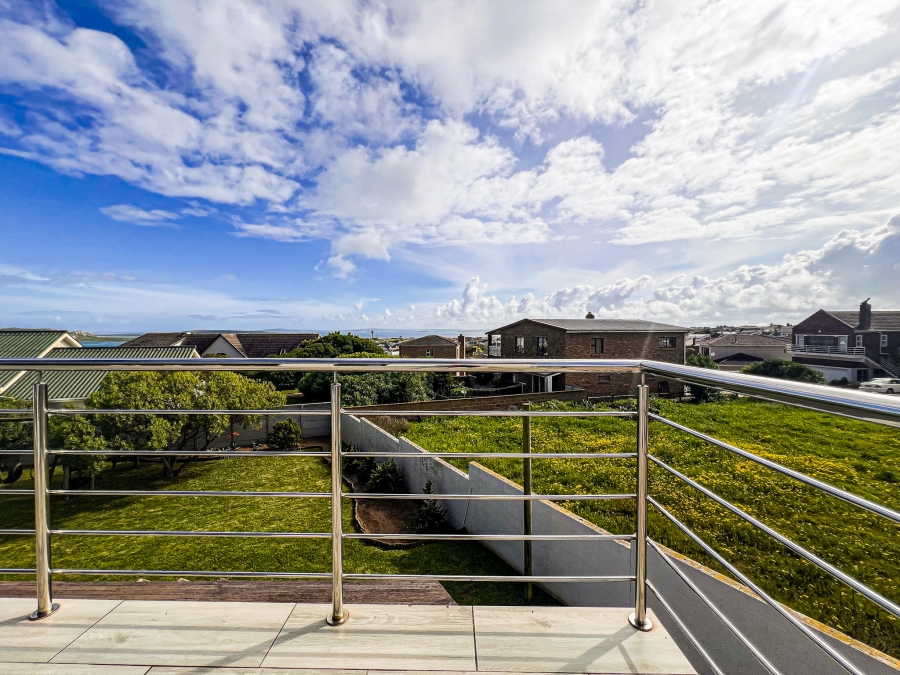 5 Bedroom Property for Sale in Myburgh Park Western Cape